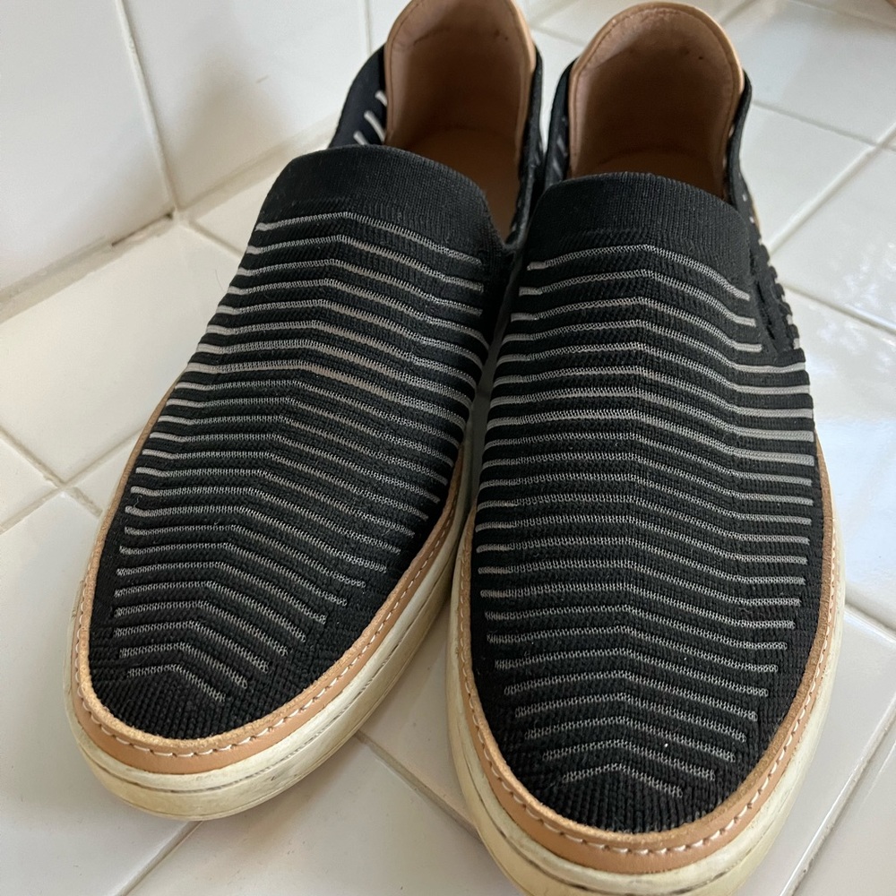 UGG Sammy Striped Slip On Sneaker Black Knit Upper with White Soles Women's 10